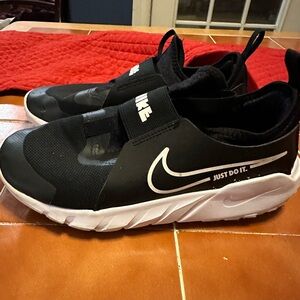 Nike Flex Runner 2 - Youth Size 5 - only worn a few times - great condition